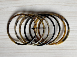 Pulseras de Cuerno Natural Hechas a Mano, Regalo Unisex de Lujo, Joyería Ética Premium, Juego de Pulseras de Tradebyd - Product Image 6