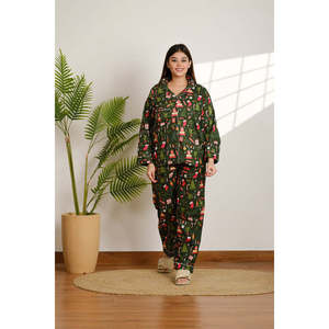 Ensemble pyjama 2 pièces pour femme en coton, motif de Noël, manches longues, tissu respirant, taille élastique, boutonné - Product Image 1