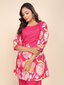 Vente en gros Ensemble Anarkali Kurti avec tissu en coton biologique Dupatta Premium, broderie fine, lot d'exportation en vrac bon marché - Product Image 4