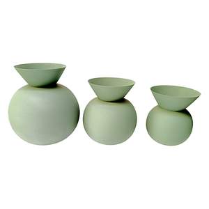 Vase d'art vert sauge à finition mate de luxe, forme unique, pot à fleurs décoratif, vase en métal fait à la main de style nordique pour mariage et fête - Product Image 6