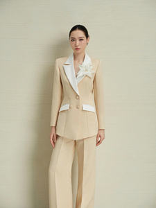 Costume pantalon blazer élégant pour femme, couleur nude et blanc |   Coton Poly Spandex |   OEM ODM Vietnam - Product Image 4