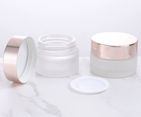 Impression de logo personnalisé en stock, pot en verre givré de 30 g et 50 g avec couvercle rose doré, conteneur cosmétique de luxe pour les soins de la peau
