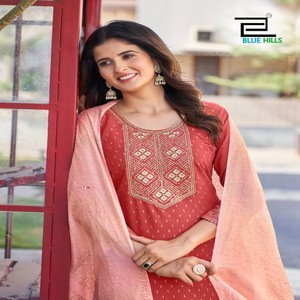 Conjunto de traje especial para Festival para mujer Listo para usar Top con estampado de lámina de rayón con bordado, Fondo de rayón y Chanderi Dupatta - Product Image 6