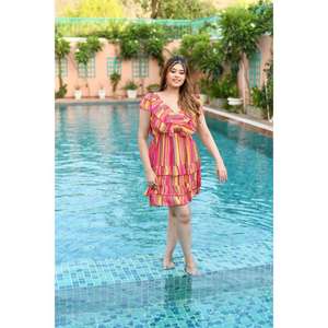 Robe courte à volants rayée pour femmes avec col en V, manches courtes, robe à volants pour les vacances d'été - Product Image 2