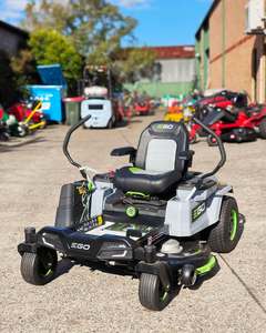 Tondeuse autoportée sans fil Z6 42 Zero Turn avec moteur 4 temps, bac de ramassage arrière de 200 L, autonomie de 45 minutes, qualité professionnelle - Product Image 1