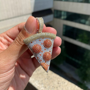 Colgante de pizza de Hip Hop de plata esterlina S925 personalizado con diamantes VVS de corte brillante redondo y moissanita - Product Image 3