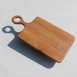 Planche à découper en bambou réversible écologique de luxe avec manche en bois de manguier simple matériau PC rond pour hacher le fromage à la maison - Product Image 1