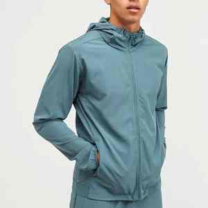 ชุดแจ็คเก็ตกันลมแบบมีฮู้ด OEM ผลิตตามสั่ง ปักโลโก้สะท้อนแสง น้ำหนักเบา ผ้าโพลีเอสเตอร์/ไนลอน แจ็คเก็ตซิป ชุดวอร์มผู้ชาย - Product Image 5