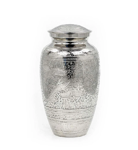 Urna de cremación negra y dorada con un patrón floral de estilo vintage. Disponible a precio mayorista. - Product Image 6