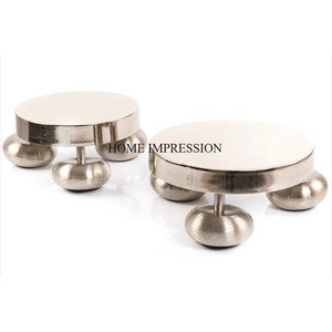 Alta calidad estándar Color negro Aspecto atractivo Acabado esmaltado con textura martillada Bandeja DE SERVICIO DE METAL superior redonda plateada - Product Image 5