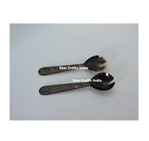 Couverts faits à la main de la meilleure qualité, cuillères à long manche en corne, cuillères à salade en corne pour la vaisselle à prix avantageux, design moderne - Product Image 6