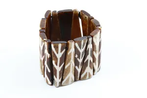 Bracelets de mode indienne avec des conceptions carrées incurvées Bracelets extensibles en os et en corne - Product Image 3