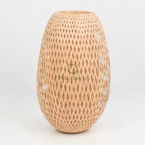 Abat-jour en bambou fait à la main style nordique pour l'éclairage de la chambre à coucher - Product Image 1