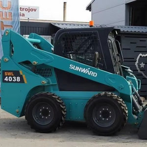 Chargeuse compacte Sunward SWL 4038 d'occasion à vendre, mini-chargeuse sur pneus avec moteur Kubota, incluant roulement moteur, pompe et PLC - Product Image 3