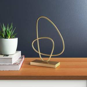 Escultura de metal decorativa de mesa detallada con superficie grabada y estilo artístico perfecto para colecciones personales y regalos - Product Image 5