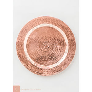 Placa de cargador de cobre de forma redonda martillada de lujo, tamaño personalizado, placa de exhibición pulida de cobre de alta calidad, perfecta para bodas - Product Image 1