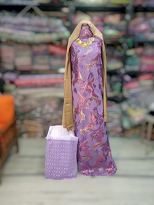 Dirac Fransawi noir à fleurs avec châle brodé violet |   Vêtements de luxe pour mariage et fêtes somaliennes - Product Image 3