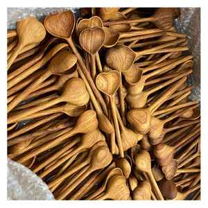 Cuillère en bois durable fabriquée au Vietnam Outils de cuisine écologiques en bois naturel Idéal pour les chefs à domicile et les professionnels - Product Image 1