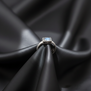 Bague fine en argent sterling 925 avec pierre de lune baguette, minimaliste, faite à la main, pour femme, fournisseur de bijoux fins en vrac unisexe - Product Image 5