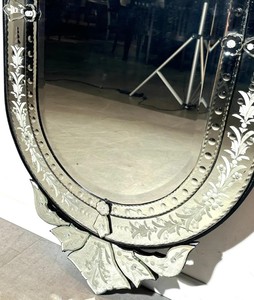 Espejo grabado estilo veneciano con decoración floral Mirah - Product Image 2