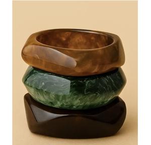 กำไลเรซิ่นแฟชั่นดีไซน์เนอร์สำหรับสุภาพสตรี ดีไซน์สวยหรู ทันสมัย  สามารถเลือกสีได้  ดีไซน์น่ารัก เหมาะสำหรับสวมใส่ในโอกาสพิเศษ - Product Image 2