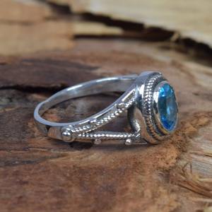 Bague en argent sterling avec topaze bleue, bijou en pierre précieuse, pierre de naissance de février, plaqué rhodium, fabrication artisanale de luxe, cadeau élégant pour femme - Product Image 5