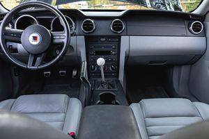 Ford Mustang GT Premium Coupé 2007 d'occasion en bon état, sans réserve, boîte manuelle 5 vitesses, V8 suralimenté 4,6 litres, modifications Roush - Product Image 4