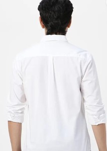 Chemise solide décontractée de coupe régulière pour hommes avec col ouvert Tenue de tous les jours élégante et confortable pour toutes les occasions - Product Image 2