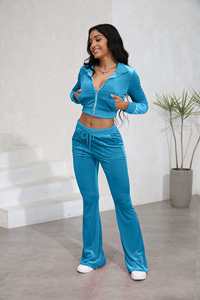 Conjunto Deportivo de 2 Piezas para Mujer, Talla Grande, Transpirable, con Logotipo Personalizado al por Mayor, Pantalones Acampanados, Sudadera con Capucha y Cuello de Terciopelo - Product Image 3