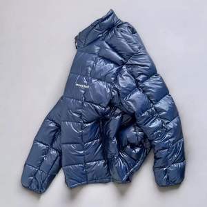 Chaqueta acolchada de invierno informal de algodón 100% de alta calidad para hombre, logotipo personalizado bordado, prendas de vestir gruesas y cálidas, posición frontal del logotipo - Product Image 3