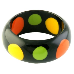 กำไลข้อมือเรซิ่นคลาสสิกที่ดีที่สุด พร้อมลวดลายจุดสีสันสดใส รูปทรงกลมทันสมัย งานศิลปะเพ้นท์มือ เครื่องประดับสำหรับงานปาร์ตี้สำหรับผู้หญิง - Product Image 1