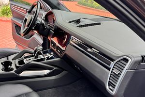 Porsche Cayenne Turbo 2019 Certificado Limpio - Product Image 4