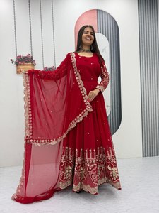 Ensemble de robe Anarkali brodée rouge, tenue de mariage ethnique indienne, robe traditionnelle longue, robe ample en polyester pour femmes - Product Image 4