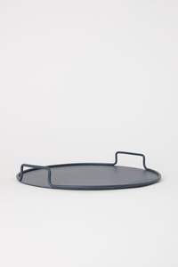 Plateau de service en métal avec motifs floraux fabriqués à la main pour les événements de luxe hôtels haut de gamme et expériences culinaires haut de gamme - Product Image 4