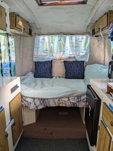 Caravane Scamp 16' pour 4 personnes, salle de bain sèche, joints de fenêtre neufs, pneus neufs, alimentation intégrée et espace de préparation pour la garantie - Product Image 5