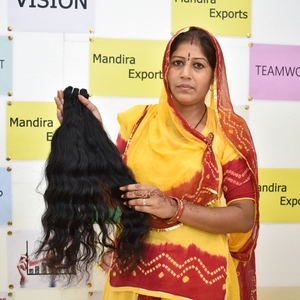 Cheveux indiens bruts non transformés doux et soyeux noirs naturels Faisceau de cheveux ondulés naturels Vente en gros de cheveux humains de temple indien - Product Image 5