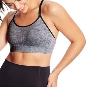 Vêtements de sport pour femmes Soutien-gorge de sport en spandex-polyester Soutien-gorge de sport pour femmes de la meilleure qualité Fabriqué au Pakistan - Product Image 2