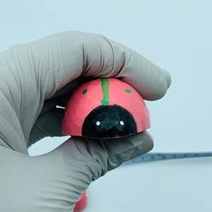 Taille-crayon en bois sculpté à la main, coccinelle, jouets de dessin uniques - Product Image 1