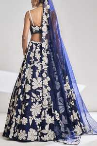Lehenga de boda más hermoso y de moda con Bordado de hilo pesado, Dori y trabajo de lentejuelas arcoíris pesadas - Product Image 3
