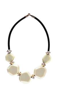 Collier pendentif en résine avec emballage personnalisé - Product Image 1