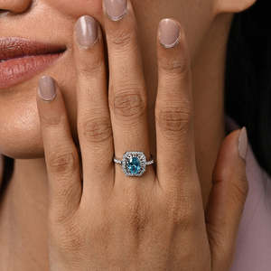 Anillo para Hombre CLARA, Plata de Ley 925, Talla Ajustable, Topacio Azul Carol, Corte Ovalado, Geométrico, Rodio, Joyería Fina para Hombre - Product Image 4