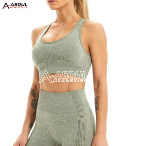 Conjunto de yoga premium para entrenamiento y gimnasio con tela suave al tacto y diseño transpirable para uso diario y fitness. - Product Image 6