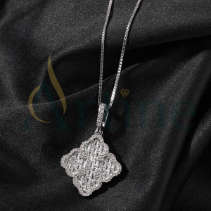Collier pendentif en laiton plaqué argent Zircon Ocean-Inspired Beach Vibes Fashion avec pendentifs à breloques - Product Image 1