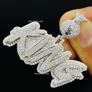 Colgante de Letra con Diamantes Cultivados en Laboratorio, Chapado en Oro de 10K y Rodio, Estilo Hip Hop Unisex, Corte Brillante Redondo - Product Image 3