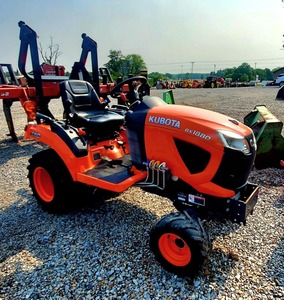 Mini Tractor Kubota BX1880 Compacto y Potente con Tracción en las 4 Ruedas para Pequeñas Granjas, Ahora Disponible a Precio de Mayoreo - Product Image 1