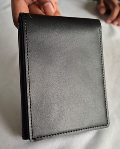 Portefeuille à deux volets en cuir PU noir minimaliste pour hommes avec fonction RFID Poches pour cartes courtes et minces Pochette pour cartes d'identité avec fenêtre pour devises - Product Image 3