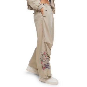 Pantalon cargo personnalisé pour femmes Style décontracté Pantalon cargo en coton à coupe ample pour femmes - Product Image 3