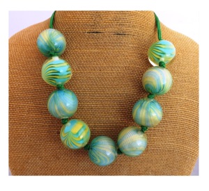 Collier antique ovoïde jaune corne de buffle d'eau fait à la main multicolore religieux écologique style ange et bouddhisme - Product Image 6