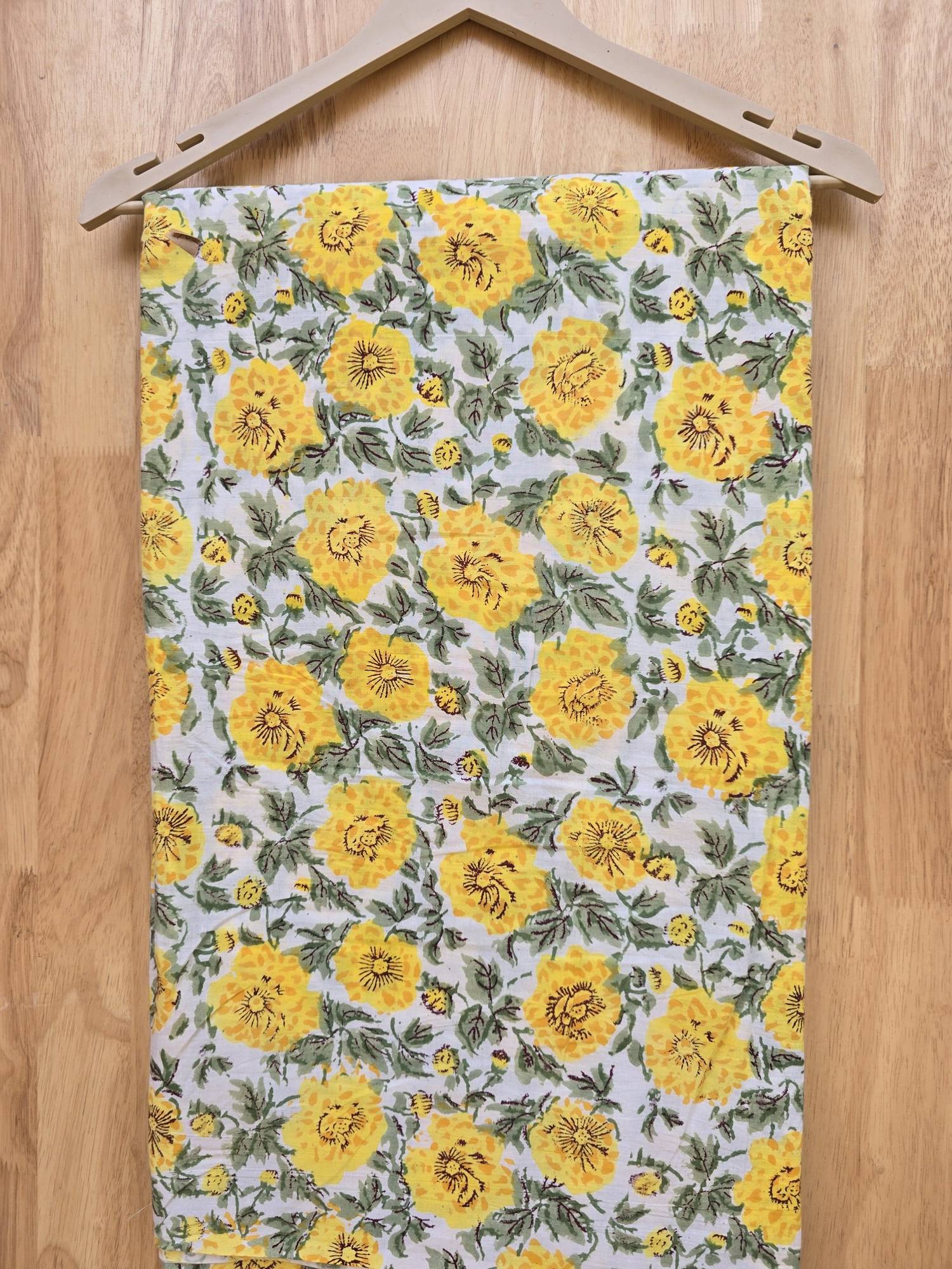 สีเหลือง