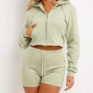 Conjunto de Sudadera Corta y Pantalones Cortos Personalizados para Mujer, el Mejor Conjunto de Verano, Tela de Felpa de Algodón, Transpirable y Suave, Moda Casual de Alta Gama - Product Image 3